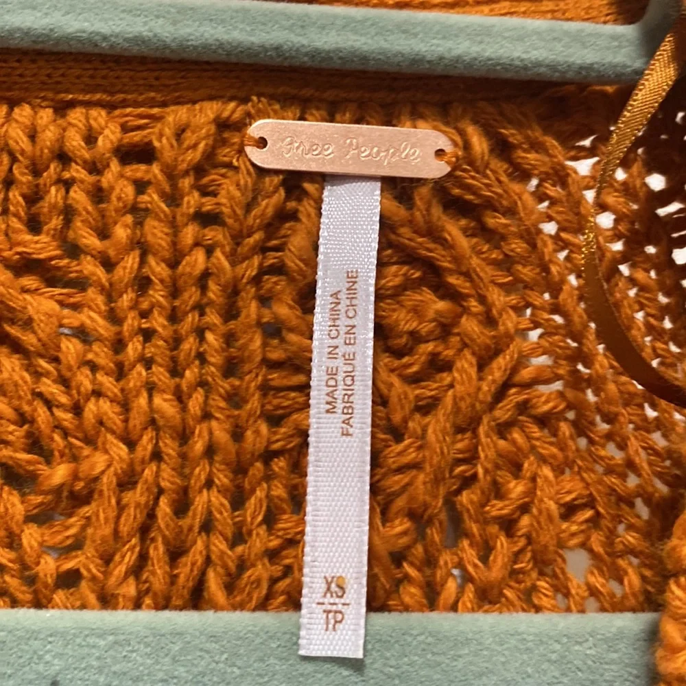 Free People Montana Cable Cardigan Sweater in Pumpkin Pie XS extra small NWT - Picture 9 of 11